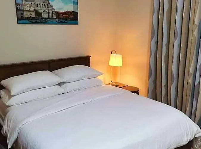 아파트 The Palm Tree Condotel Airport